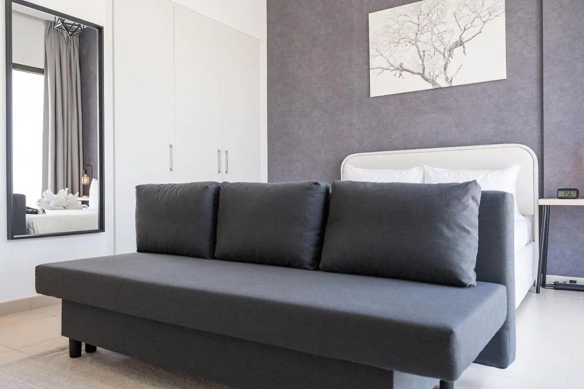 Stylish Studio For 4 In Vibrant Town Square Dubaj