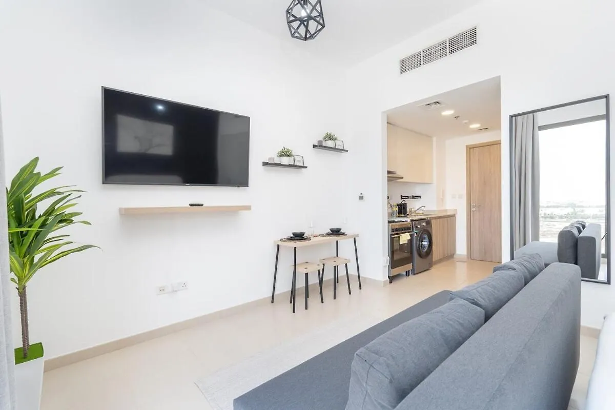 Stylish Studio For 4 In Vibrant Town Square Dubaj