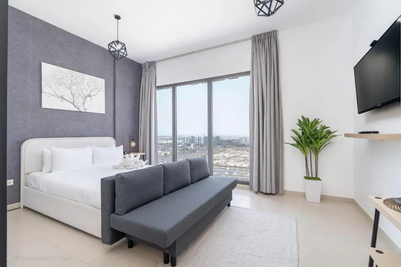 Stylish Studio For 4 In Vibrant Town Square Dubaj