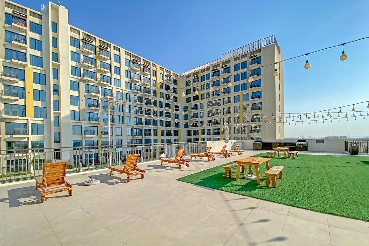 Apartment Stylish Studio For 4 In Vibrant Town Square Dubai