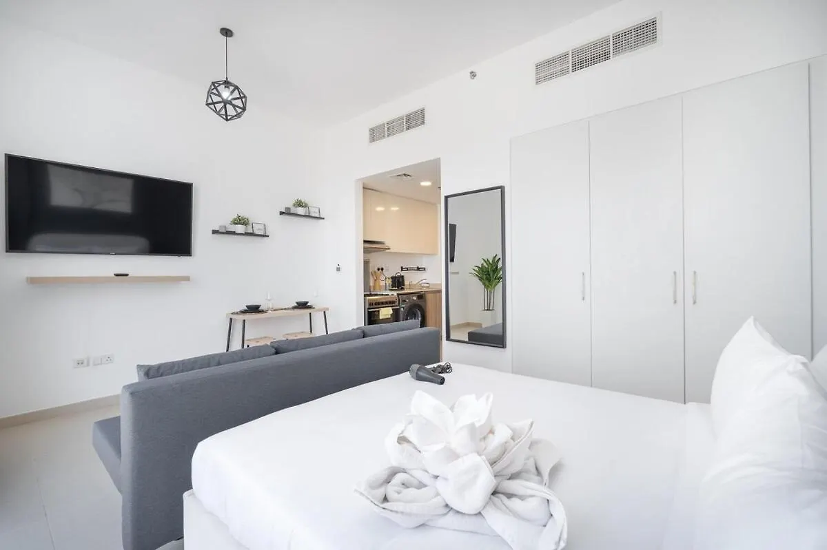 Apartment Stylish Studio For 4 In Vibrant Town Square Dubai